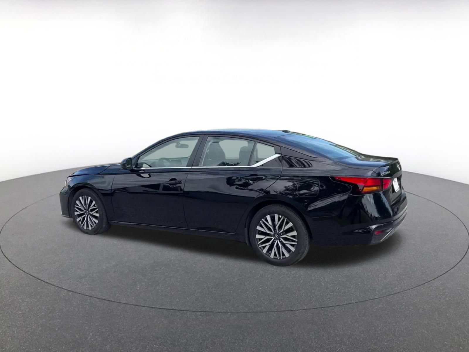 Used 2026 Nissan Altima 2.5 SV FWD image 9