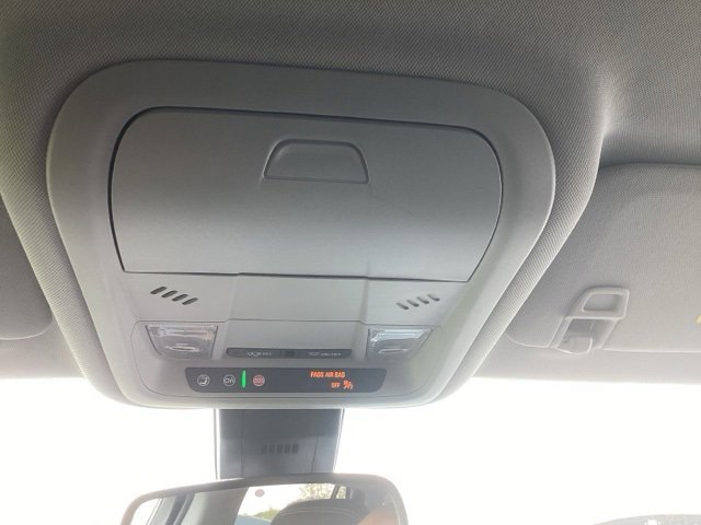 Used 2024 GMC Terrain SLE image 25