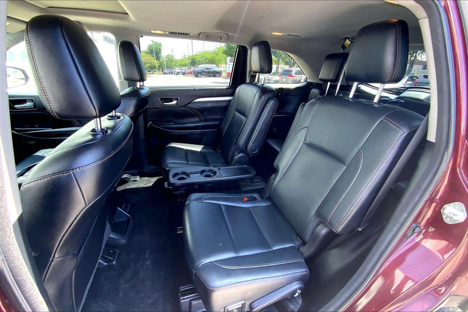 Used 2018 Toyota Highlander XLE AWD/4WD image 31