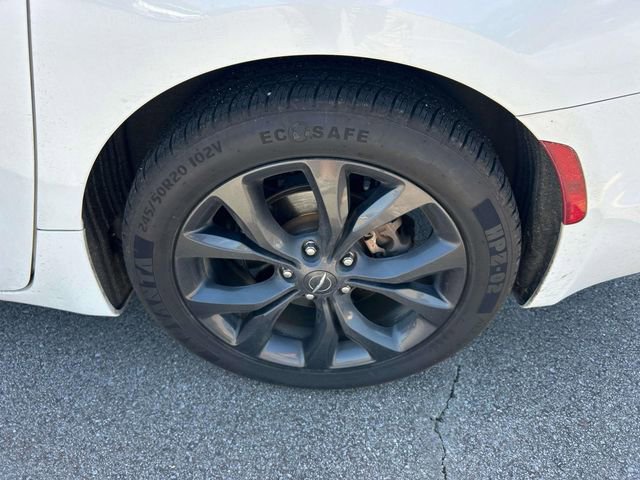 Used 2020 Chrysler Pacifica Touring w/ S Appearance Package FWD image 11