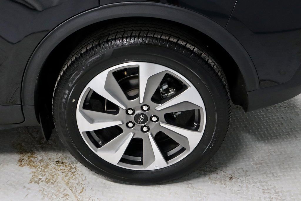 Used 2025 Ford Escape Platinum image 20