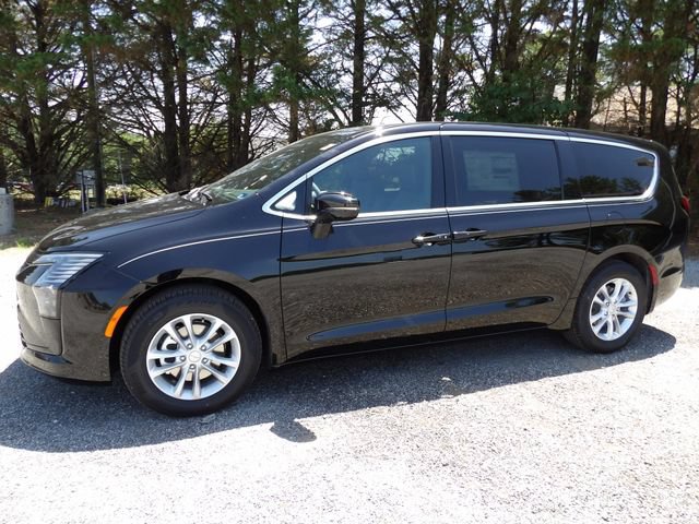 New 2027 Chrysler Pacifica Select FWD image 1