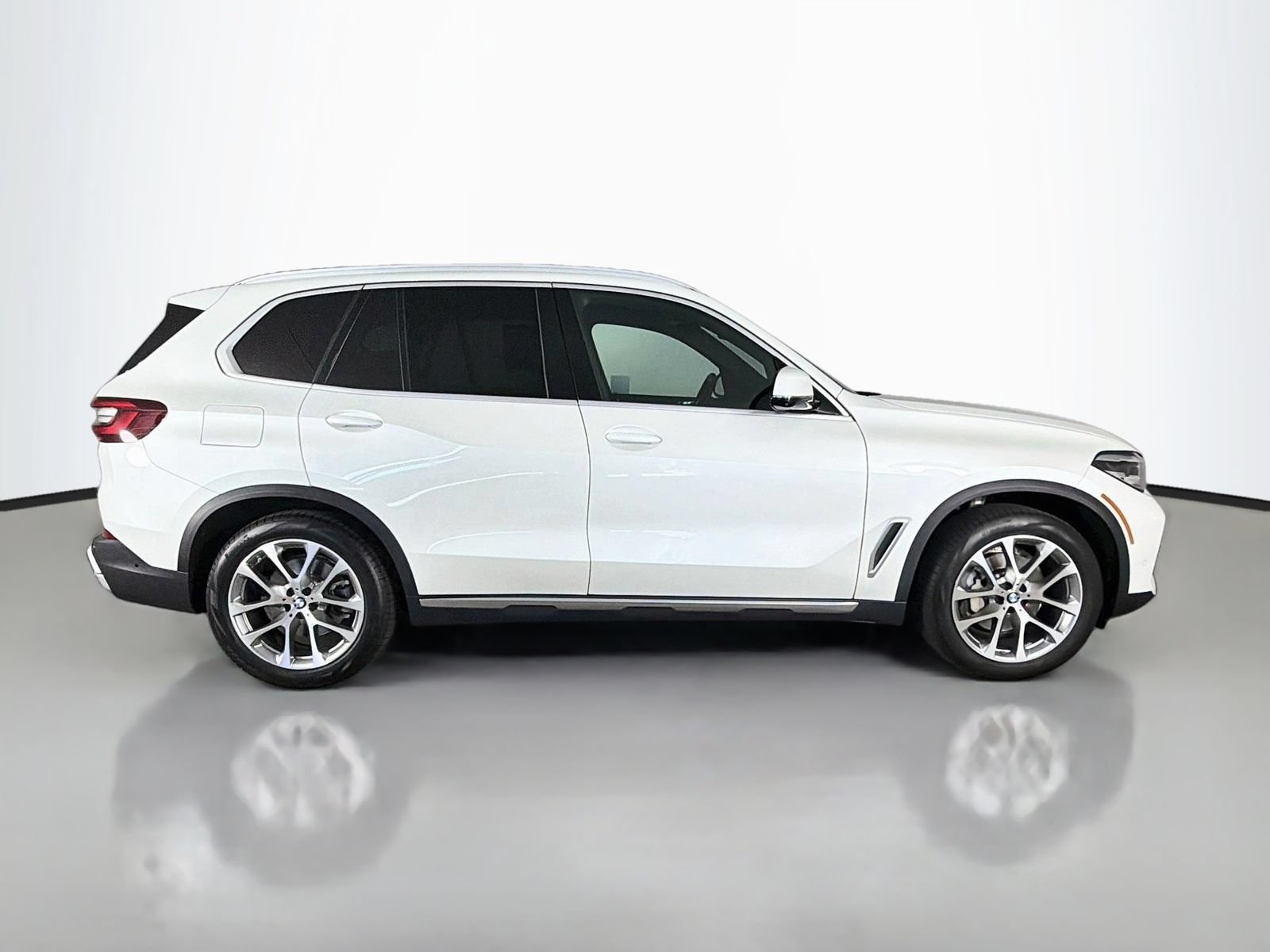Certified 2023 BMW X5 xDrive40i w/ Premium Package AWD/4WD image 8