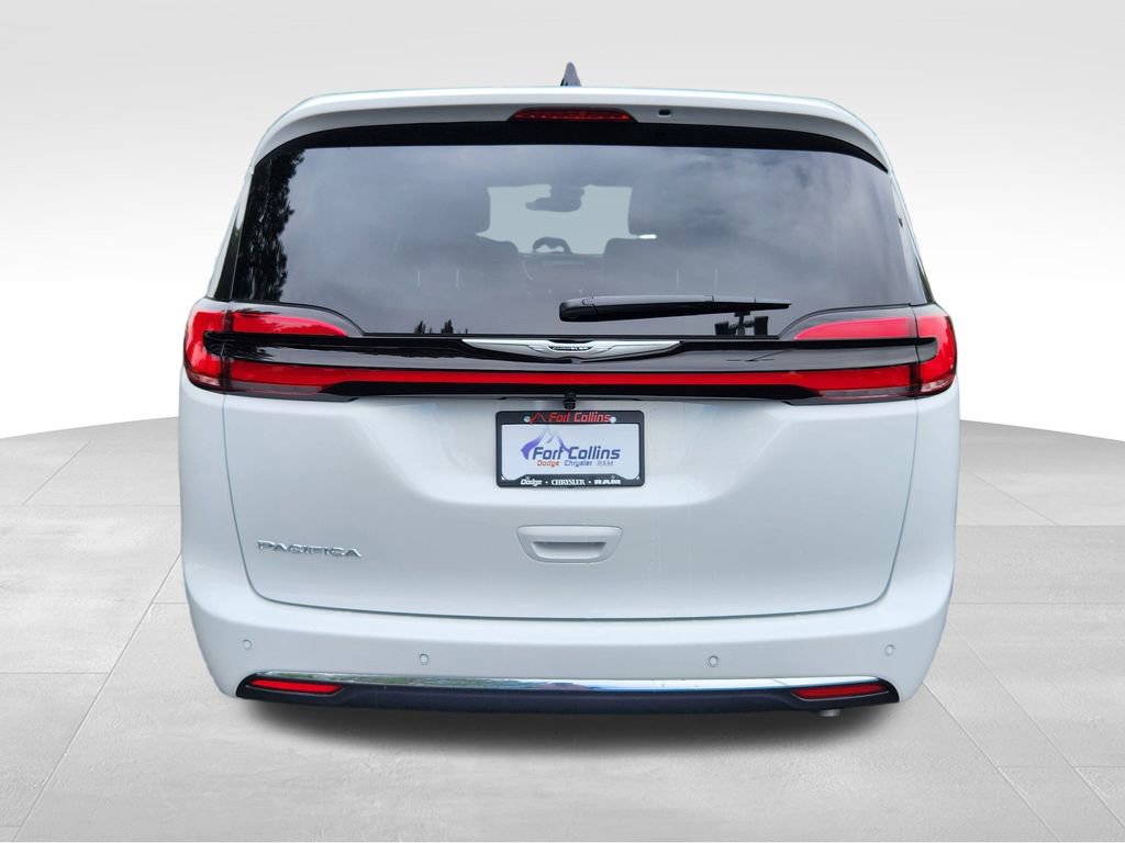 New 2026 Chrysler Pacifica Select image 13