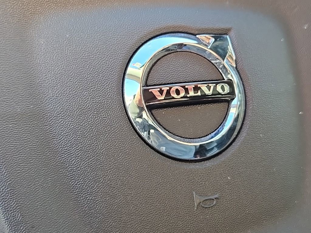 Certified 2025 Volvo XC40 B5 Core image 25