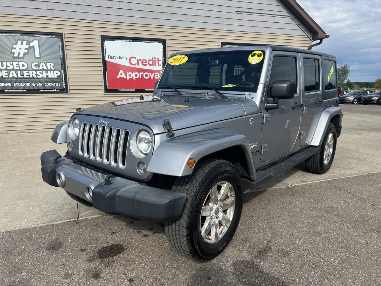 Used 2017 Jeep Wrangler Unlimited Sahara w/ Dual Top Group AWD/4WD image 3