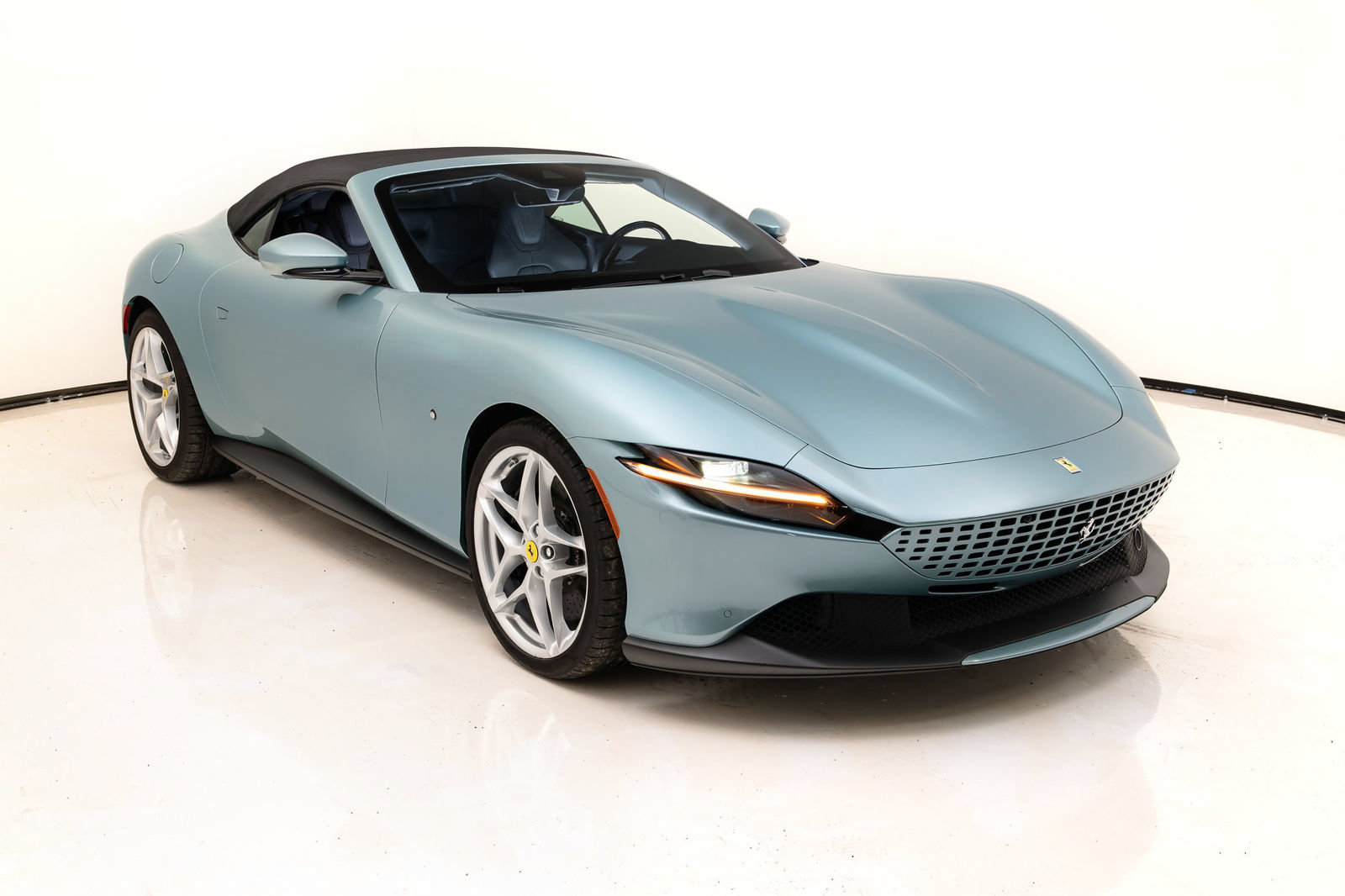 Certified 2025 Ferrari Roma Spider RWD image 24