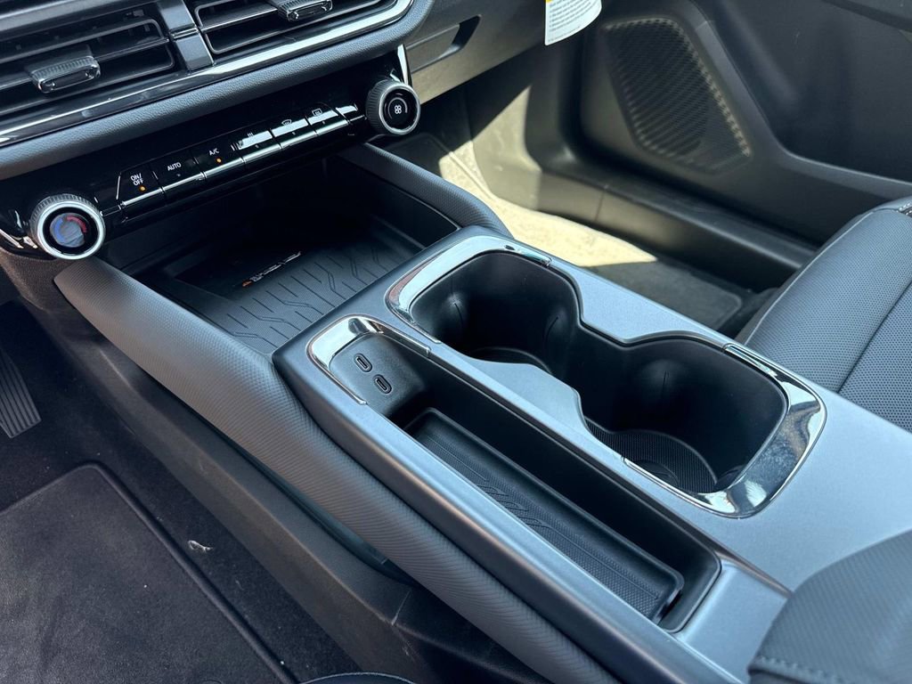 Used 2025 Chevrolet Equinox EV RS image 19