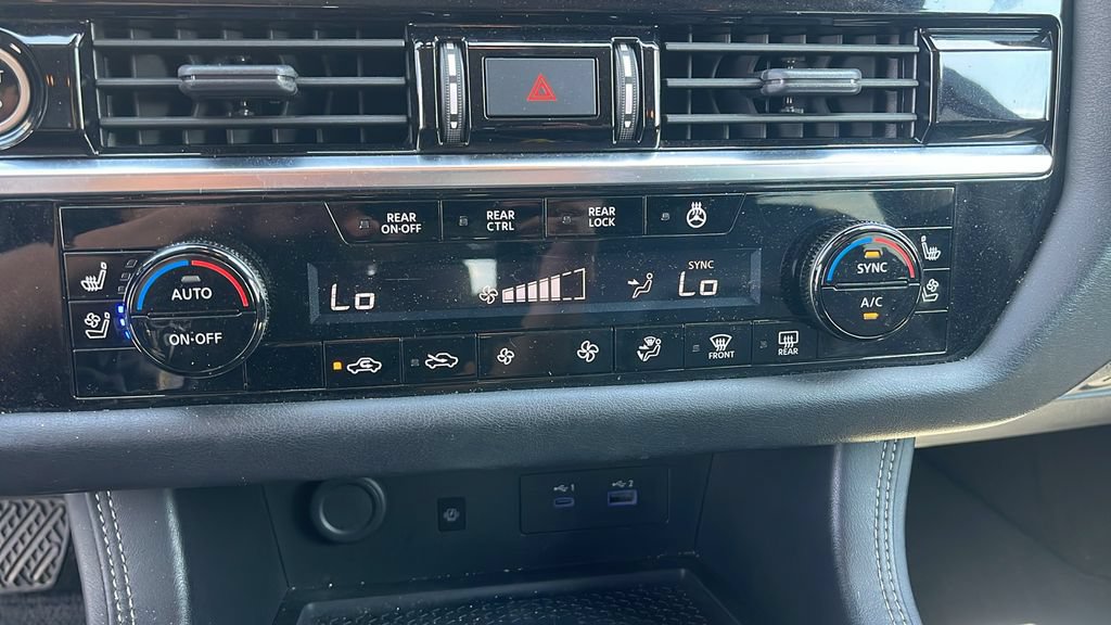 Used 2023 Nissan Pathfinder Platinum AWD/4WD image 16