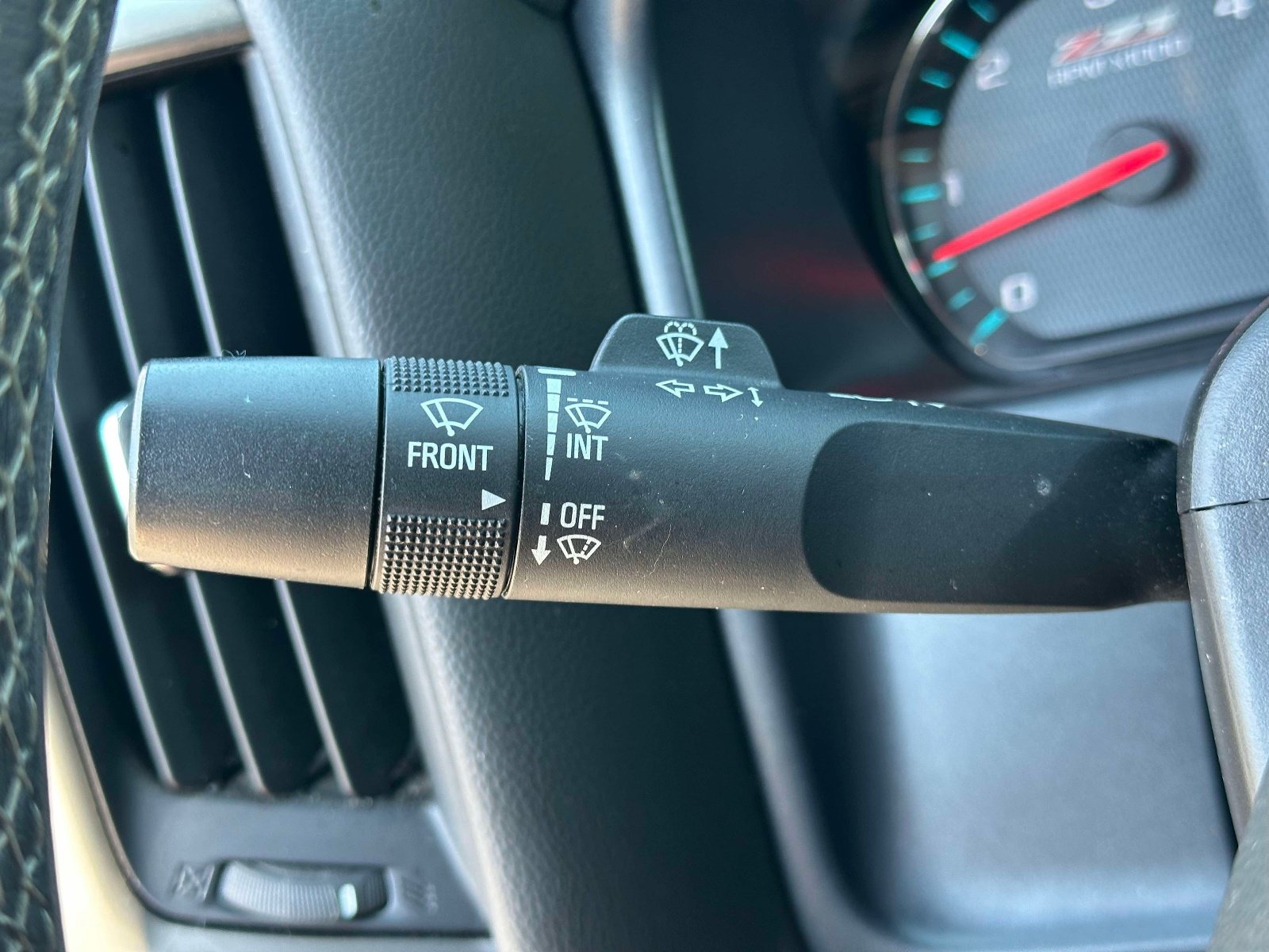 Used 2018 Chevrolet Silverado 1500 LT AWD/4WD image 16