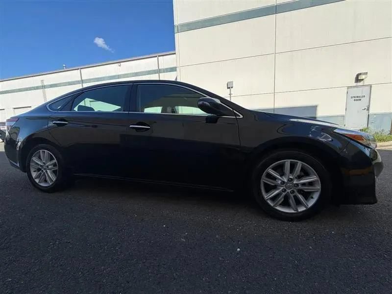 Used 2013 Toyota Avalon XLE Touring FWD image 24