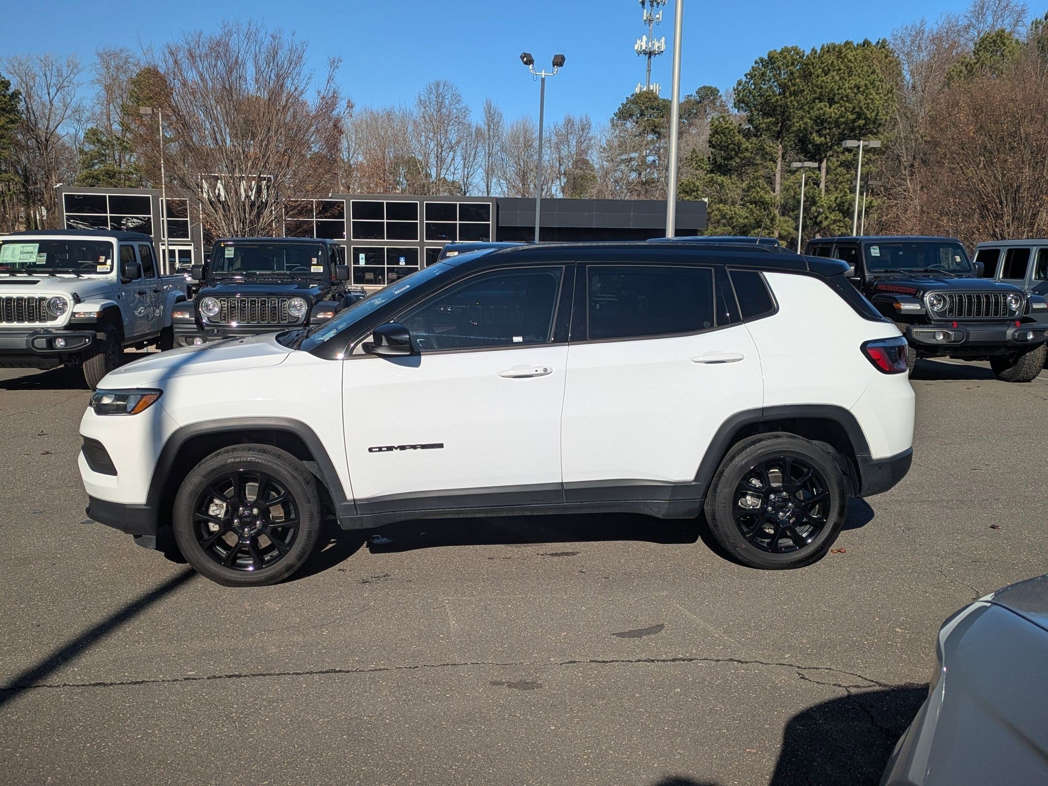 Used 2023 Jeep Compass Altitude image 8