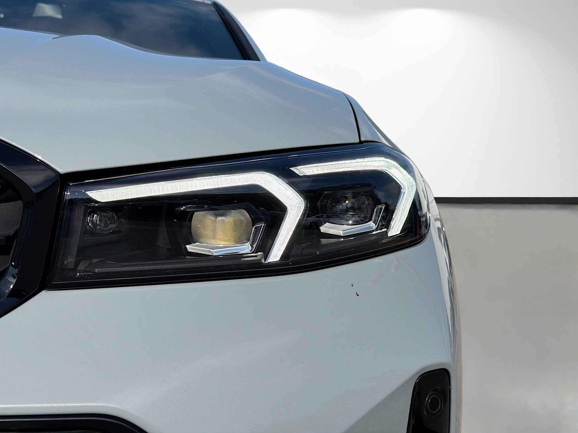 Used 2023 BMW M340i w/ Shadowloine Package RWD image 9