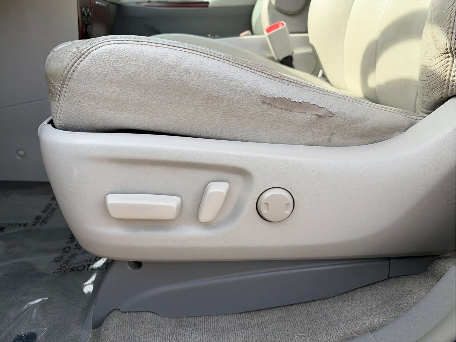 Used 2014 Toyota Sienna XLE FWD image 18
