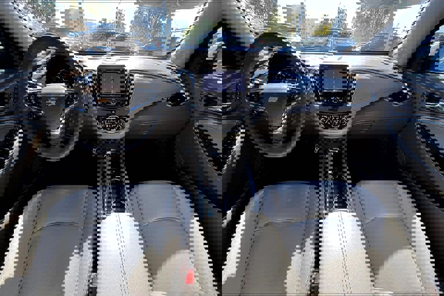 Used 2017 Chevrolet Malibu Premier w/ Driver Confidence Package FWD image 13