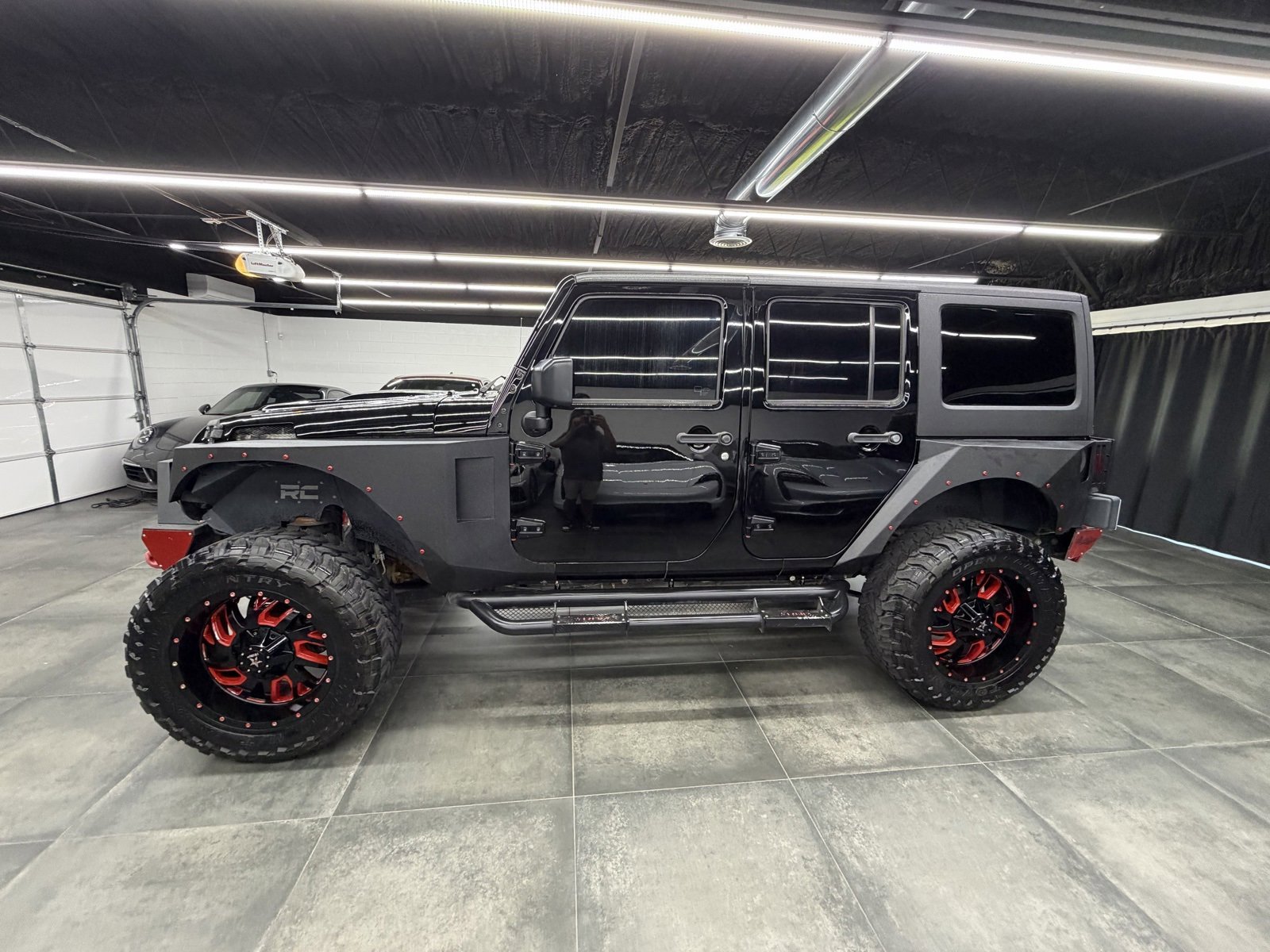 Used 2017 Jeep Wrangler Unlimited Rubicon w/ Connectivity Group image 3