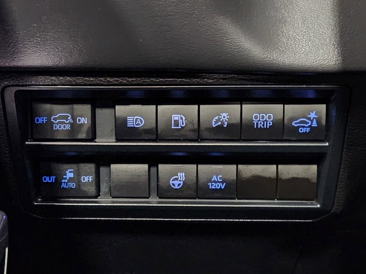 Used 2024 Toyota Sequoia Platinum AWD/4WD image 40