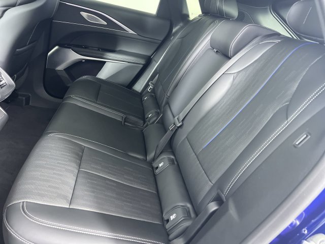 Used 2026 Cadillac Lyriq Signature Sport AWD/4WD image 25