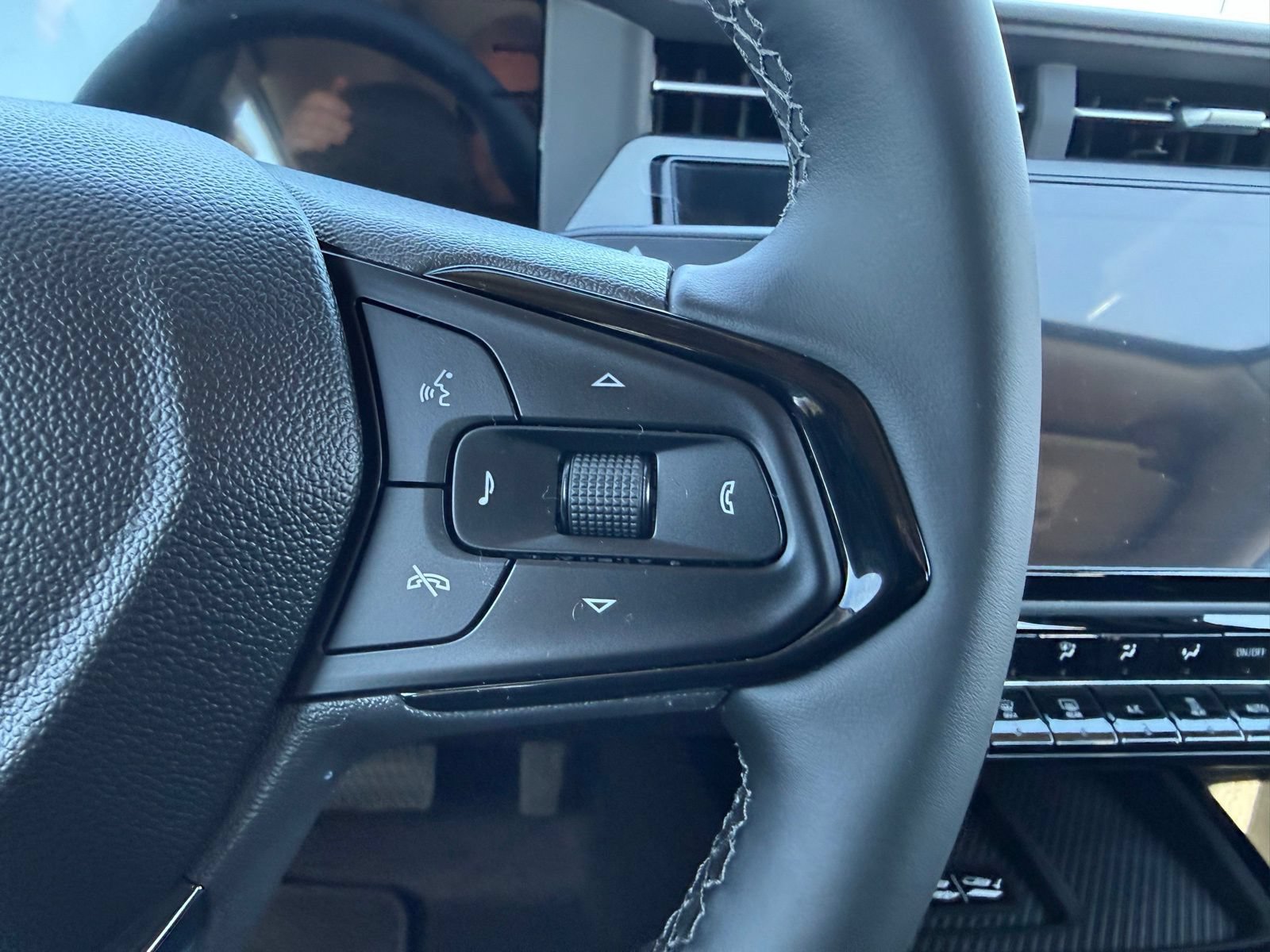 New 2027 Chevrolet Bolt RS w/ Technology Package FWD image 19