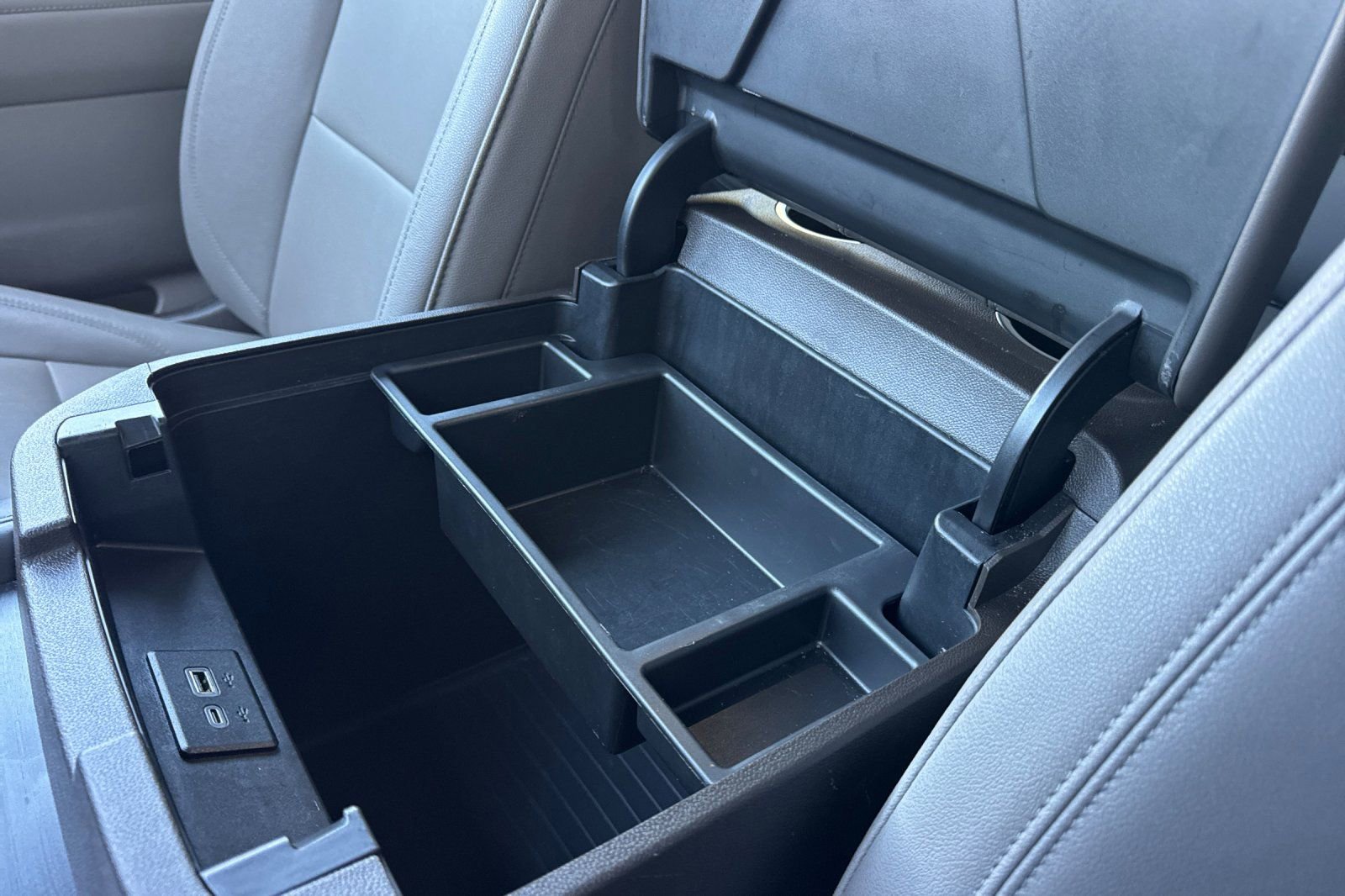 Used 2024 Chevrolet Suburban LT image 34