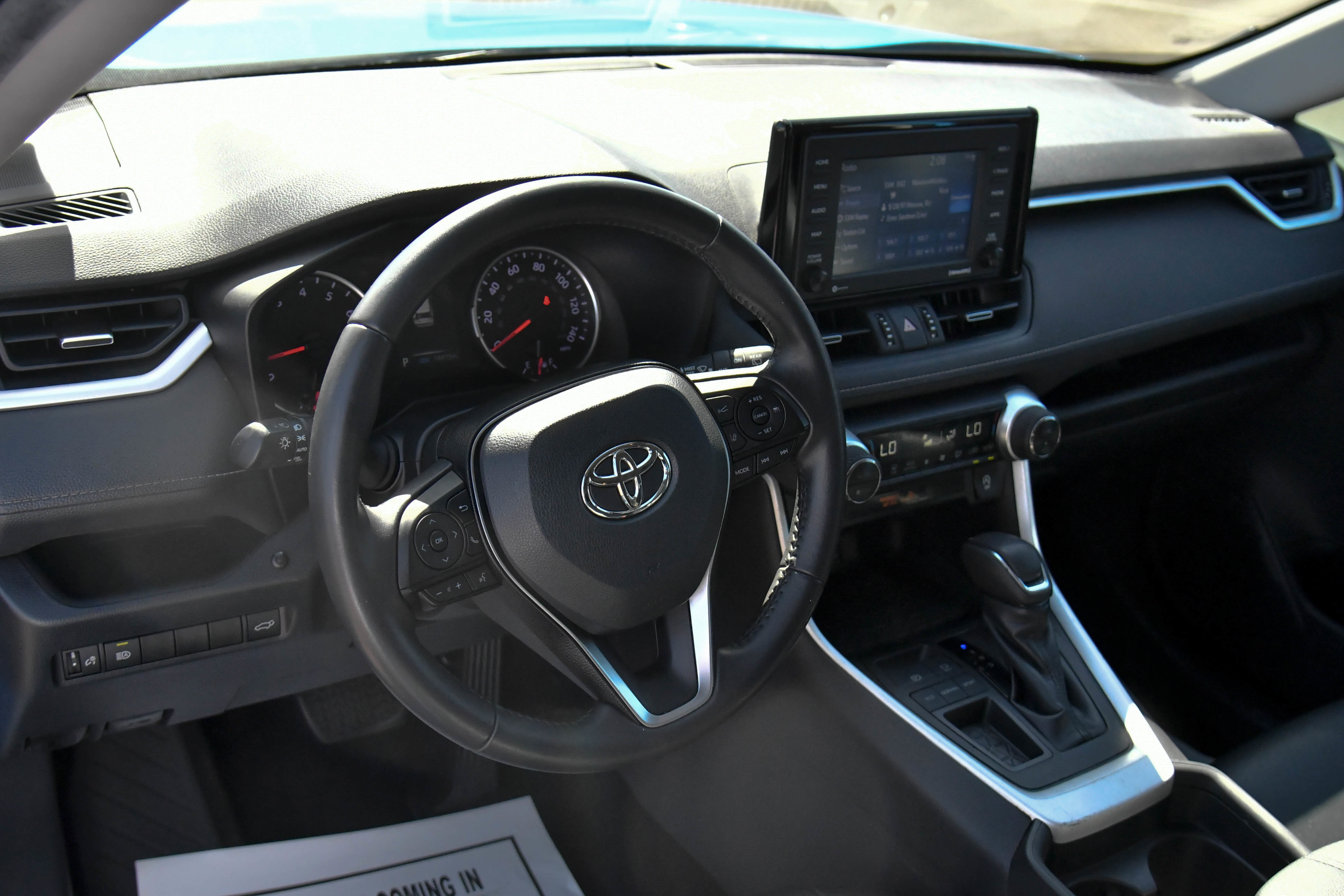 Used 2020 Toyota RAV4 XLE Premium FWD image 16
