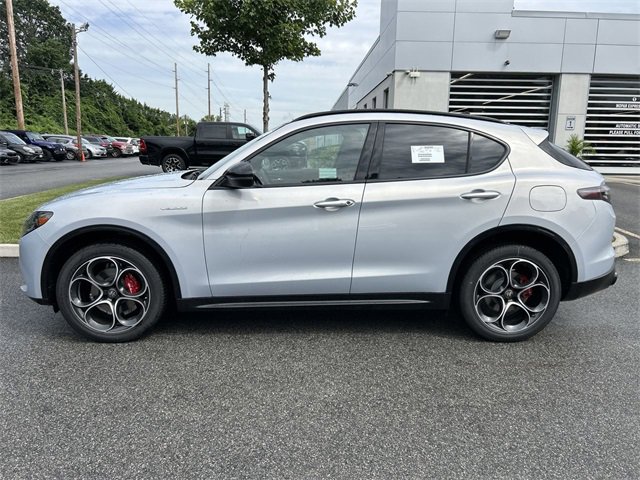 New 2025 Alfa Romeo Stelvio Sprint w/ Veloce Package image 5