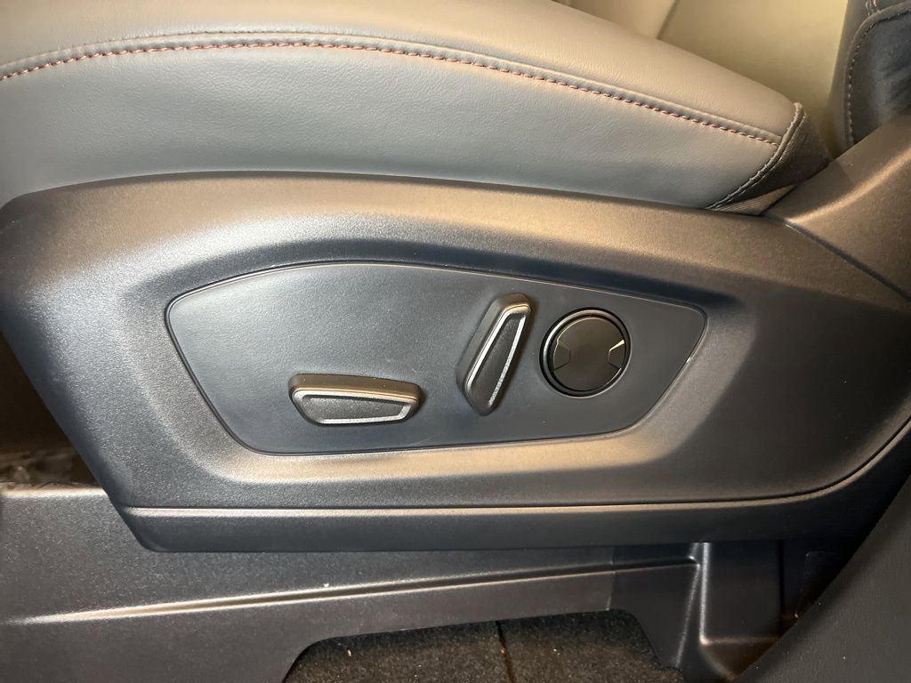 Used 2025 Ford Explorer Active w/ Active Comfort Package image 25