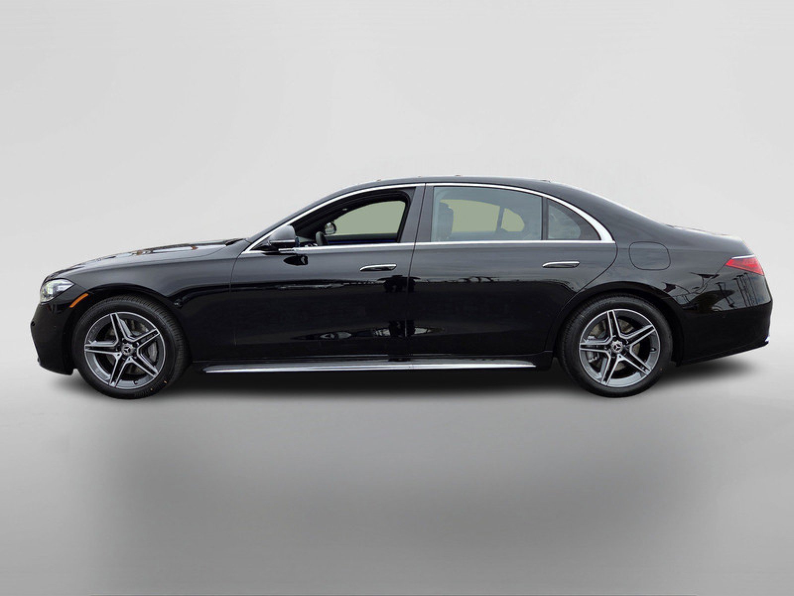 New 2026 Mercedes-Benz S 580e 4MATIC Sedan image 2