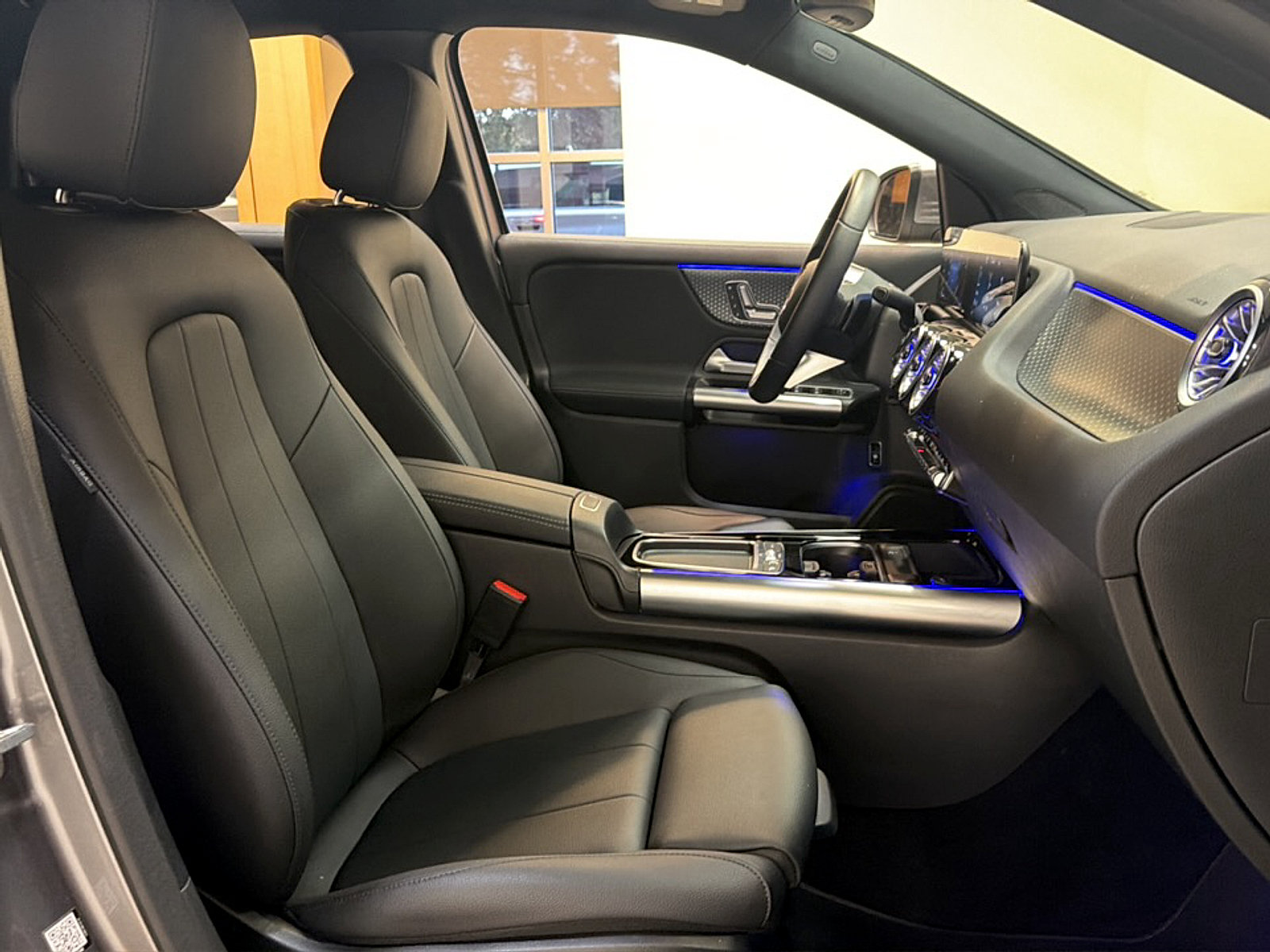 Used 2025 Mercedes-Benz GLA 250 image 11