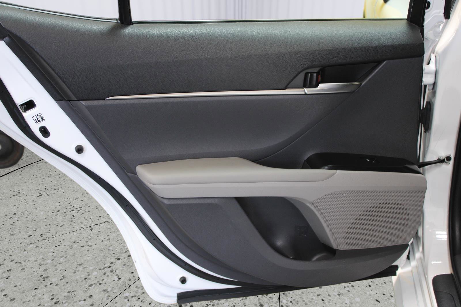 Used 2018 Toyota Camry LE FWD image 37