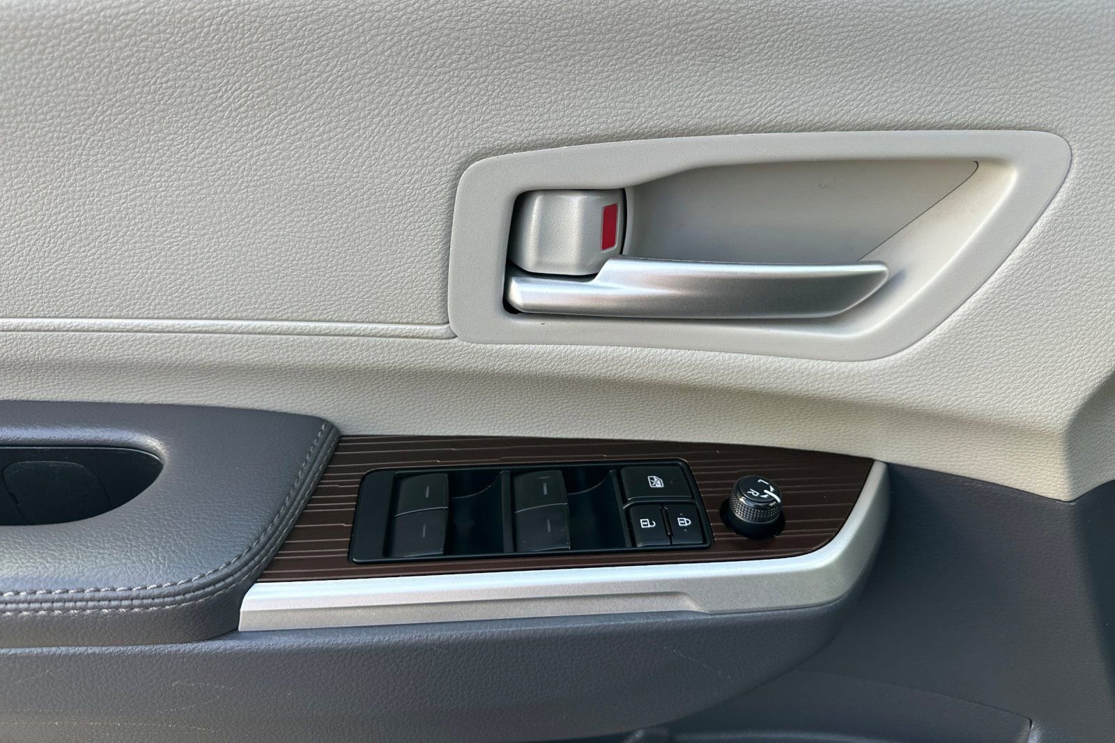 Certified 2022 Toyota Sienna XLE image 11