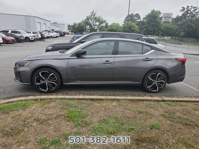 Used 2025 Nissan Altima 2.5 SR FWD image 2