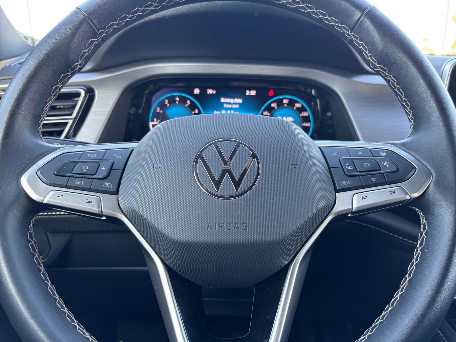 Used 2025 Volkswagen Atlas Cross Sport SE AWD/4WD image 30