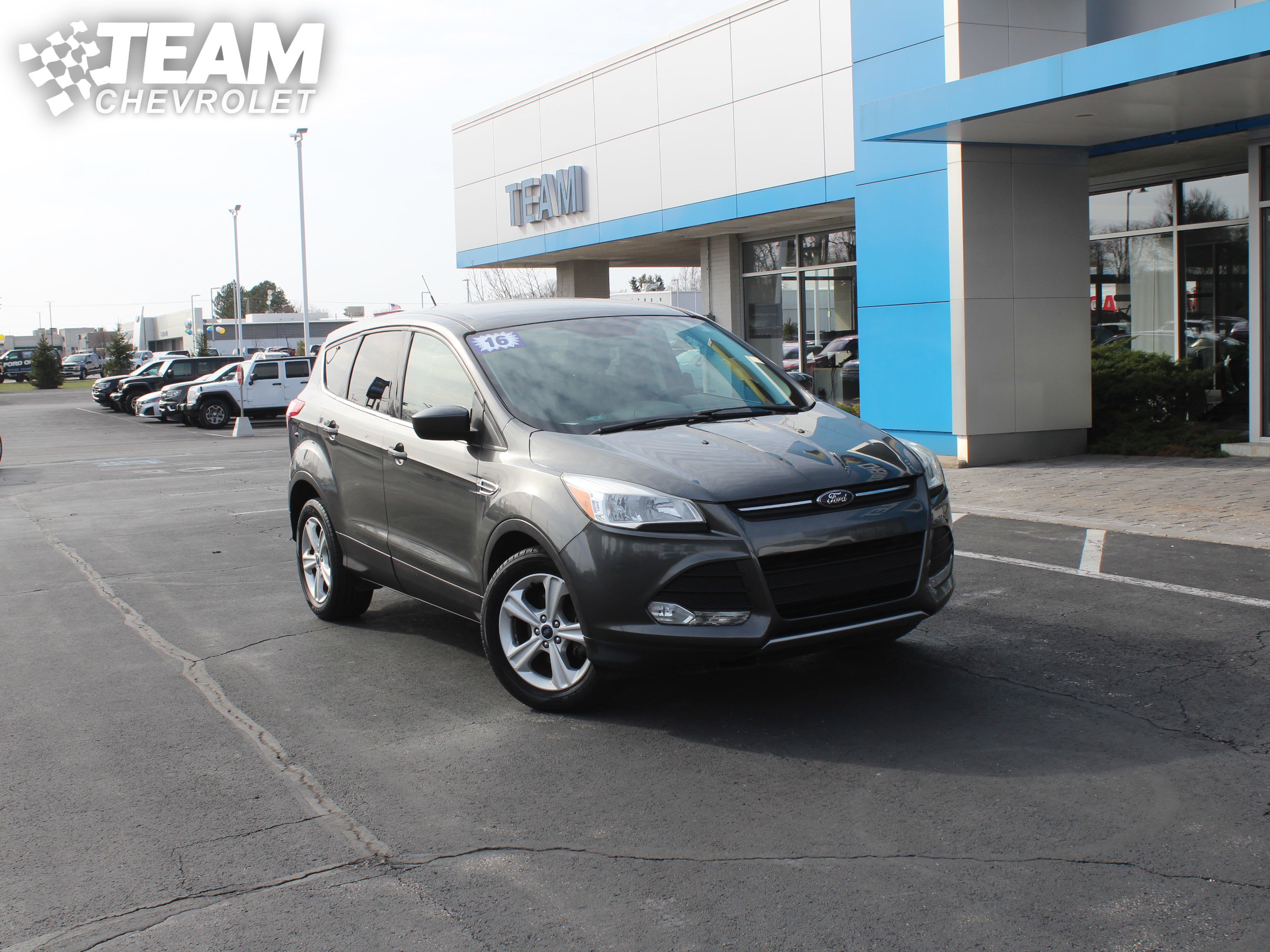 Used 2016 Ford Escape SE image 2
