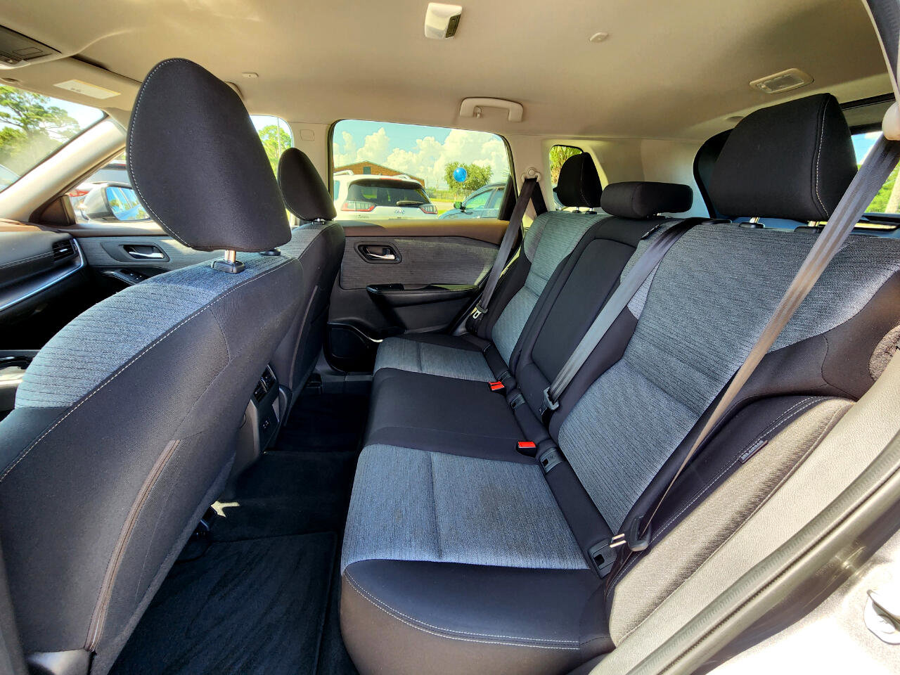 Used 2023 Nissan Rogue SV image 11