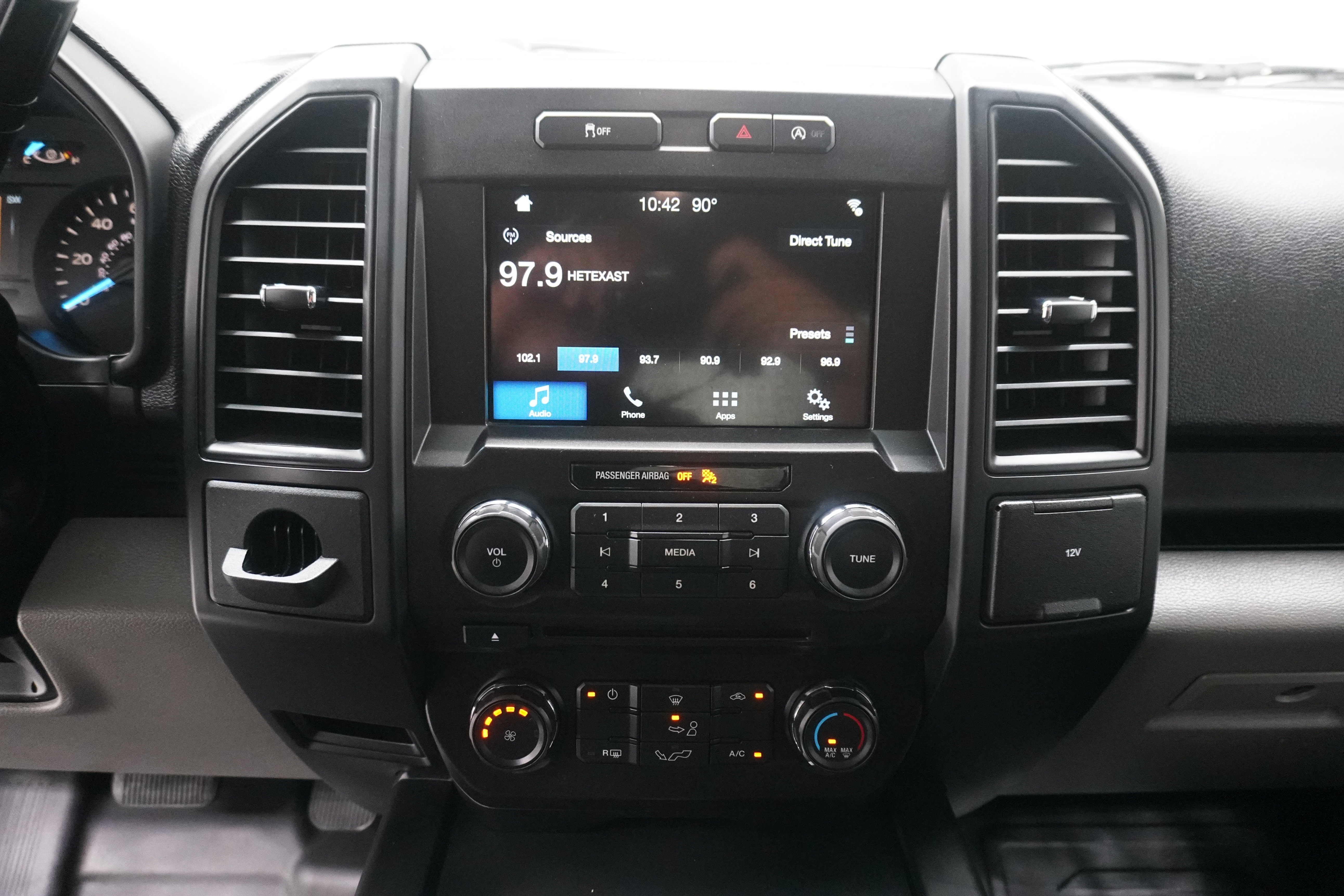 Used 2018 Ford F150 XL w/ Equipment Group 101A Mid RWD image 18