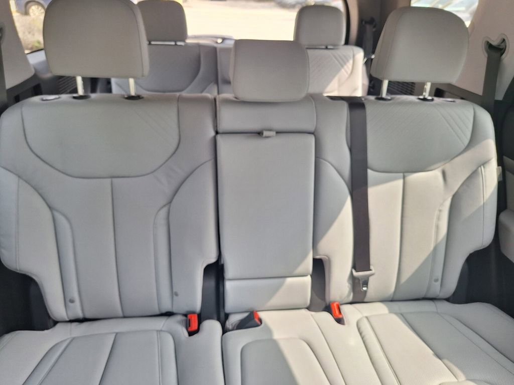 Used 2024 Hyundai Palisade SEL FWD image 32