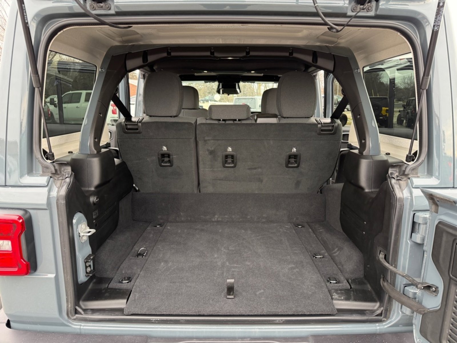 Used 2025 Jeep Wrangler Unlimited Sahara image 31