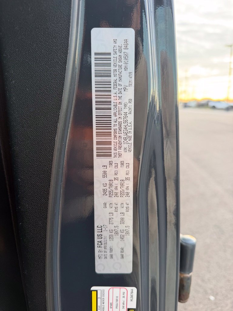Used 2017 Jeep Wrangler Unlimited Sahara w/ Connectivity Group AWD/4WD image 21