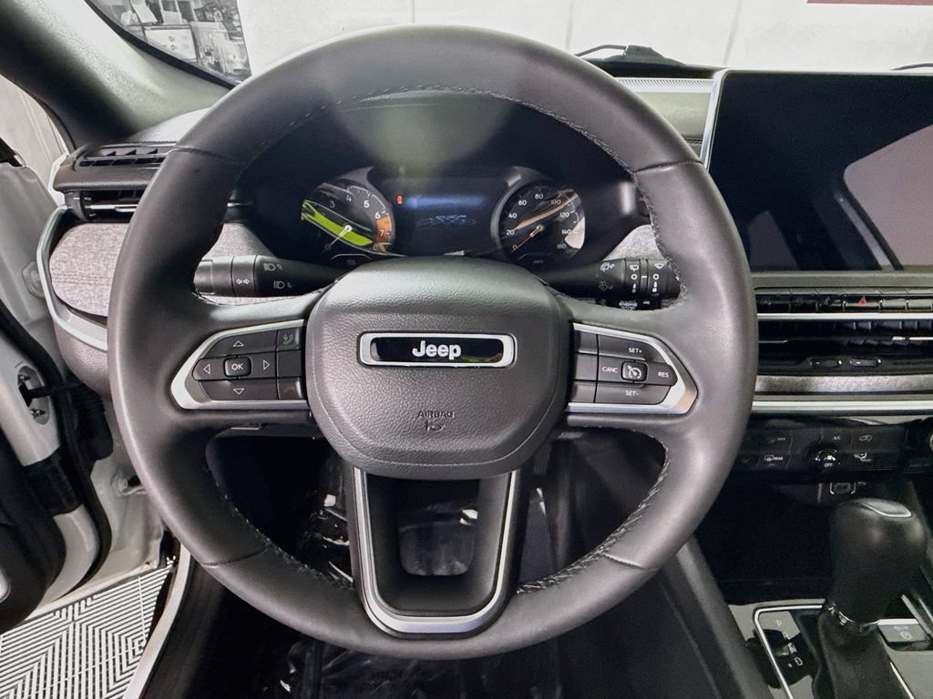Used 2023 Jeep Compass Latitude AWD/4WD image 19