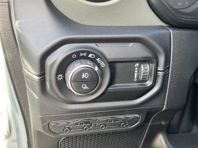 New 2026 Jeep Gladiator Mojave w/ Steel Bumper Group AWD/4WD image 22