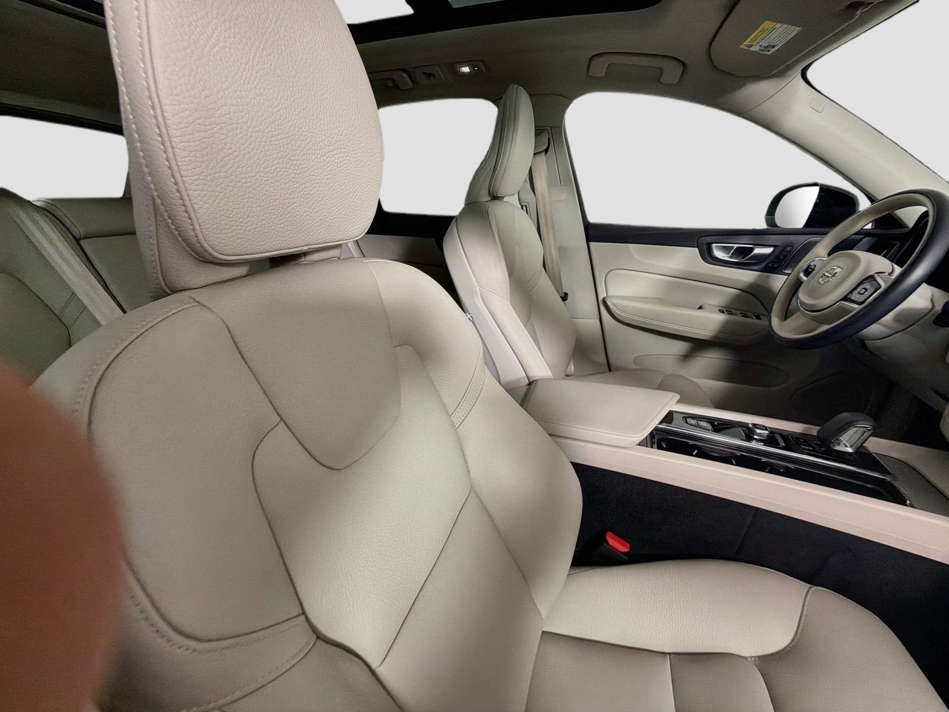 Certified 2024 Volvo XC60 B5 Plus AWD/4WD image 29
