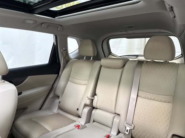 Used 2018 Nissan Rogue SV w/ Sun & Sound Touring Package image 13