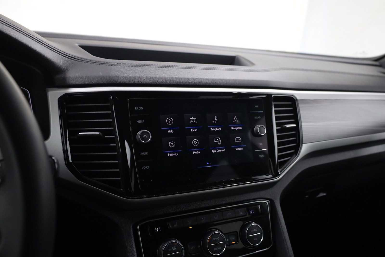 Used 2023 Volkswagen Atlas Cross Sport SE image 29