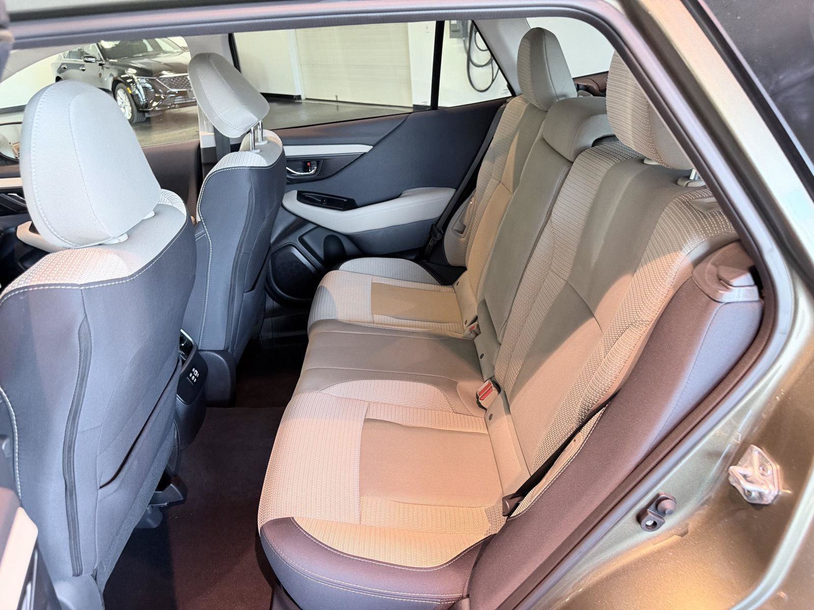 Used 2025 Subaru Outback Premium AWD/4WD image 23