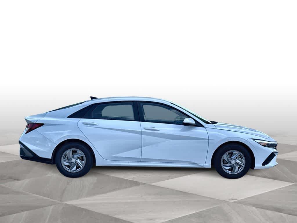 New 2026 Hyundai Elantra SE FWD image 9