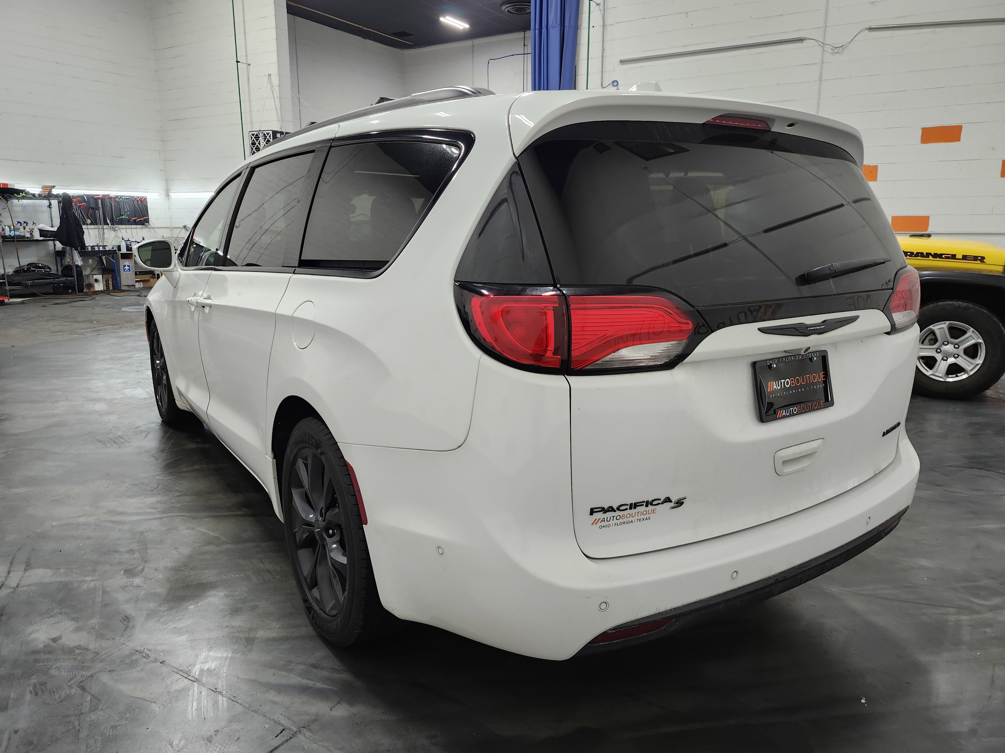 Used 2019 Chrysler Pacifica Limited w/ Advanced Safetytec Group image 14