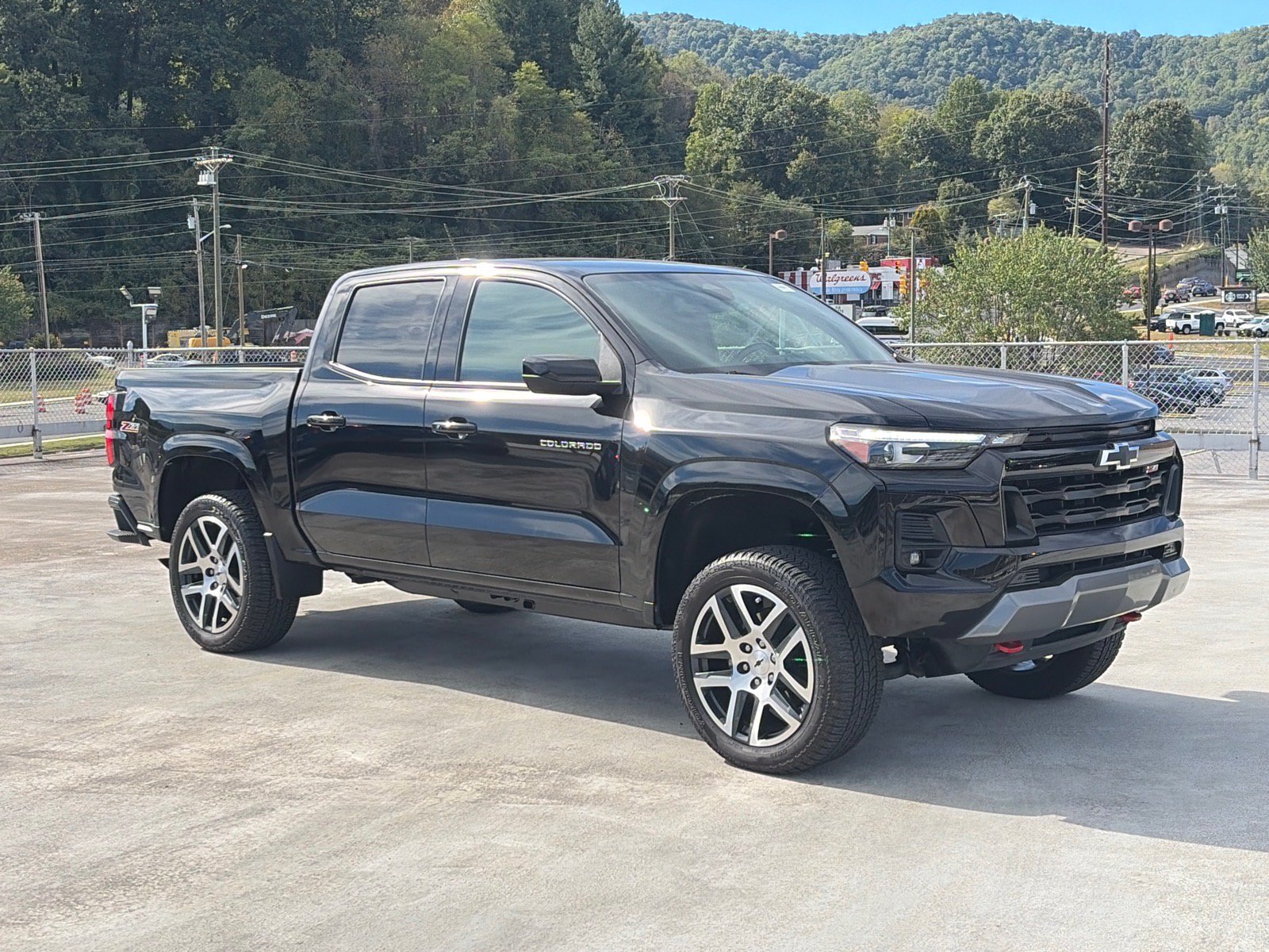 Used 2023 Chevrolet Colorado Z71 w/ Z71 Convenience Package 2 AWD/4WD image 1