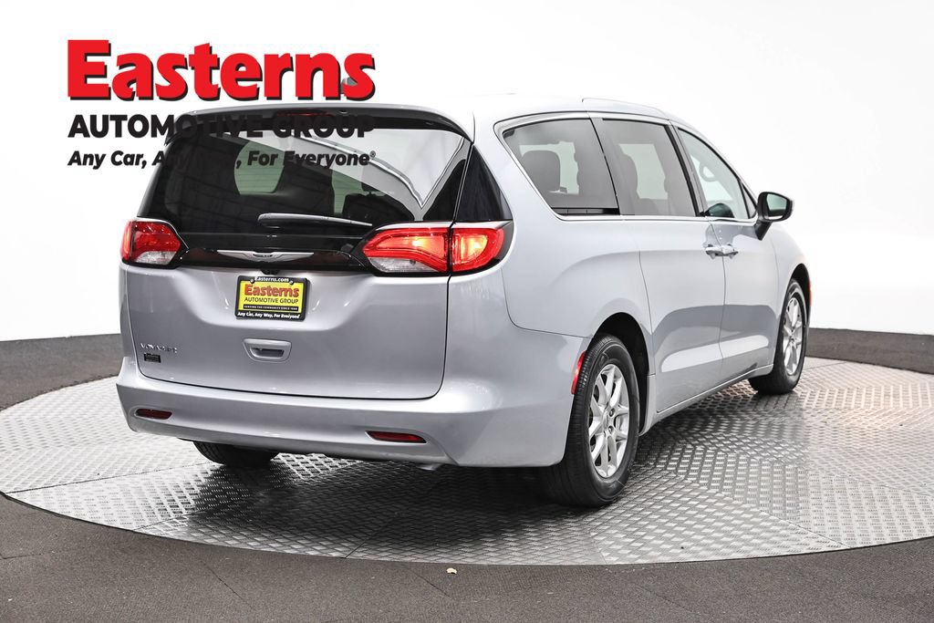 Used 2023 Chrysler Voyager LX FWD image 5