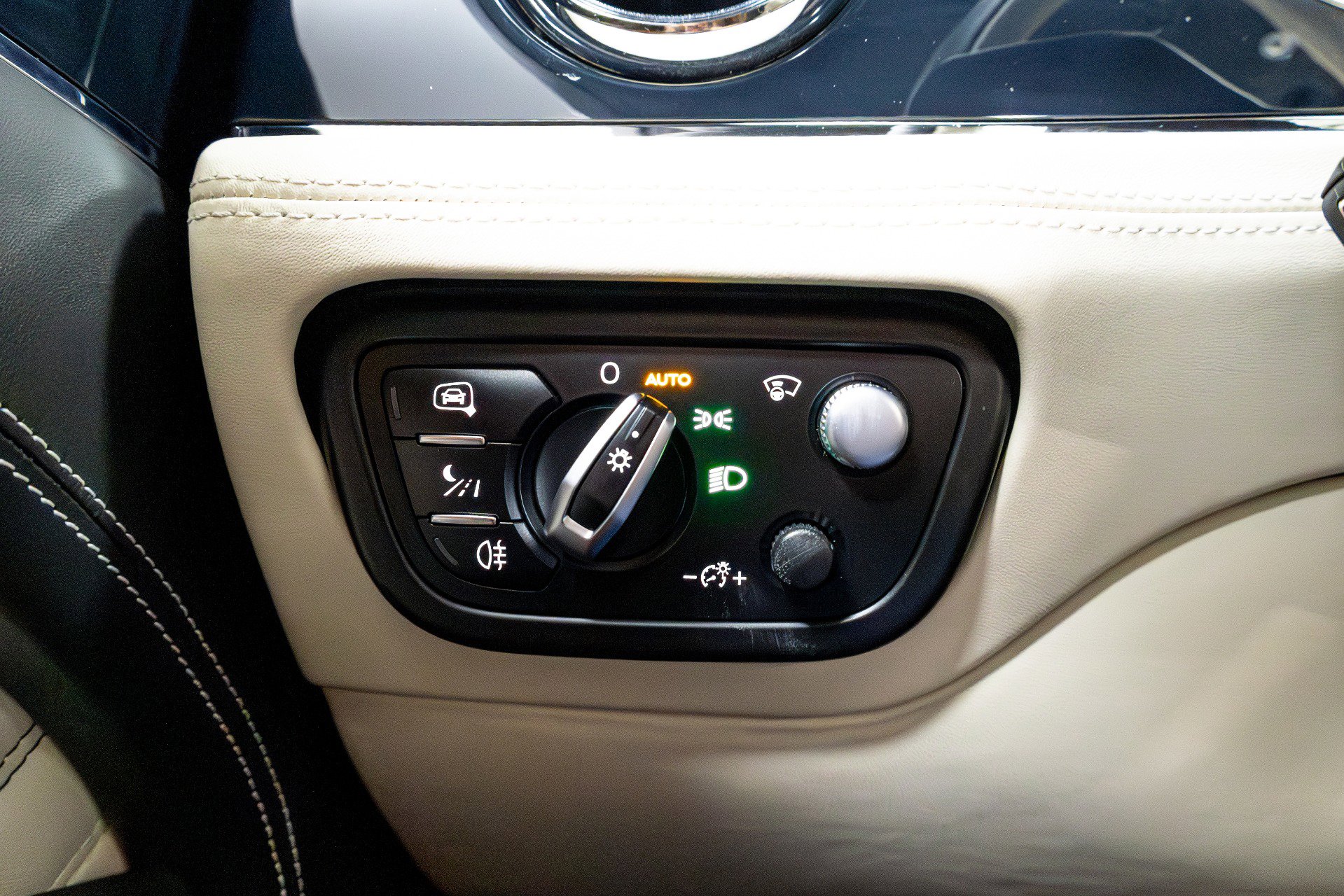 Used 2021 Bentley Bentayga w/ First Edition Specification image 65